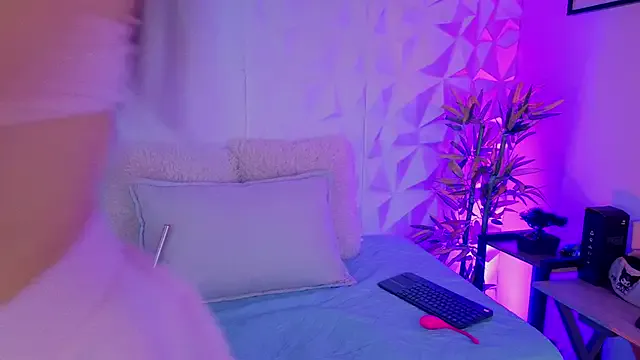 _ViolletteNoir_ — "Let's warm up together"