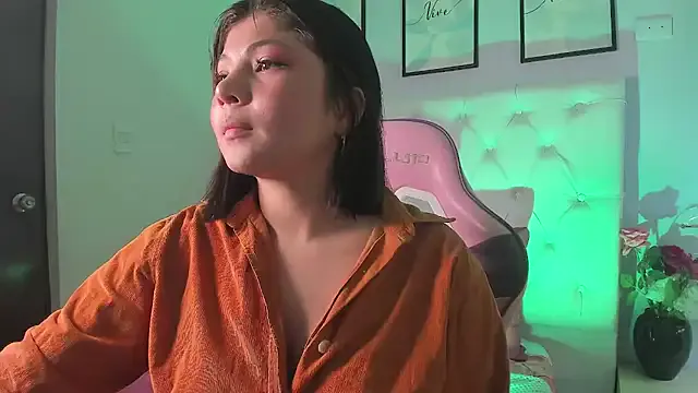 abby_roux — suck fingers /feet