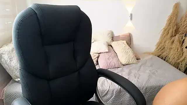 AlessaPears — Do you want to play with me?