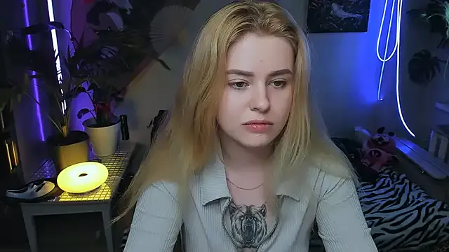 Alexa__Pirs — Tease my legs