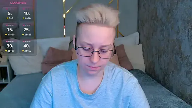 AlexandraGreen — take off  top + rub clit like a DJ