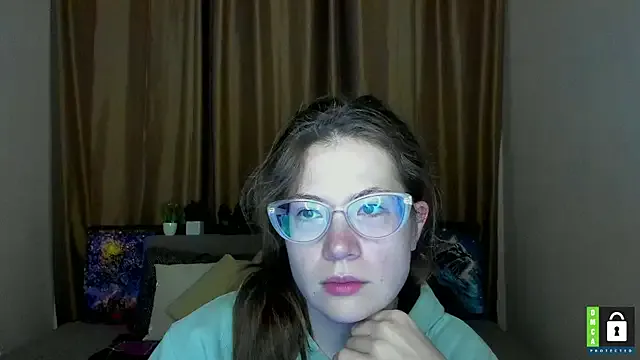 Avatar of Alicia_redfollow