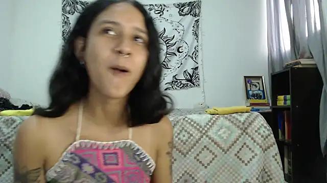 AlinaWoolf_ from StripChat is Freechat