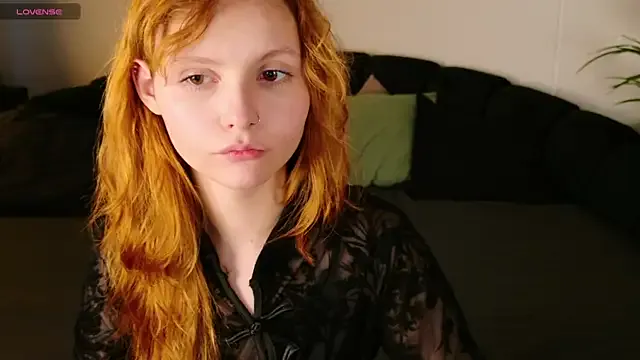 AlisHanson — Squezee ass