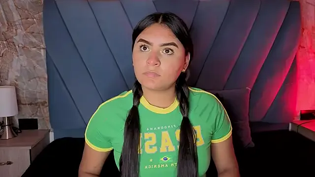 amarahanks1 — Bye bye bra and play my nipples