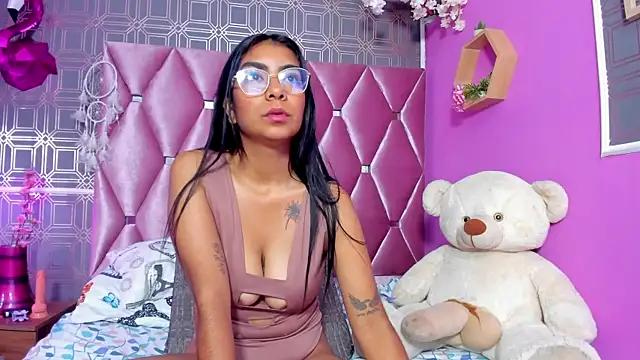 AMBER_RIOS from StripChat is Freechat