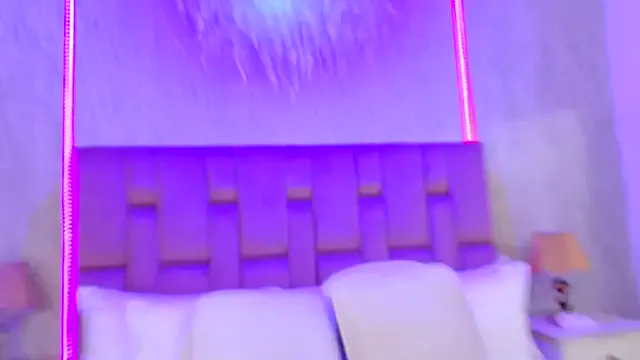 AmberrRosee — Rub My Clit CLose To Cam