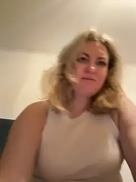 Amelia-Diamond — :ass: Take off shorts!