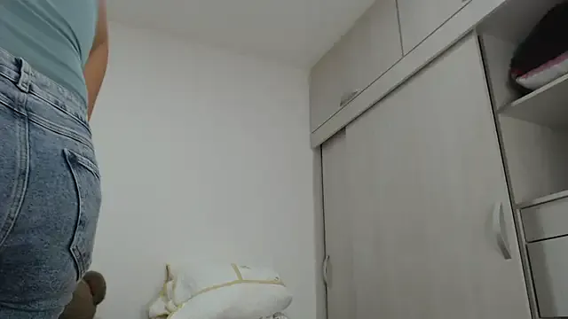 Amelia_Debora_Antonella — enjoy my wet cameltoe