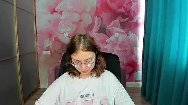 Avatar of AngelinaLow