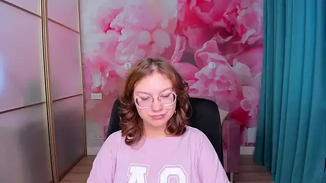 Avatar of AngelinaLow