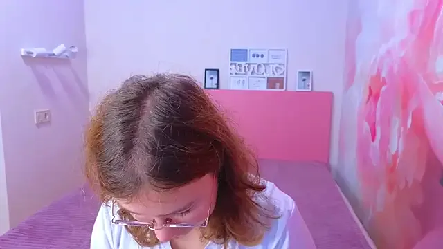 AngelinaLow — show anus