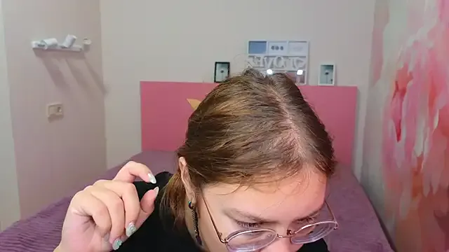 Avatar of AngelinaLow