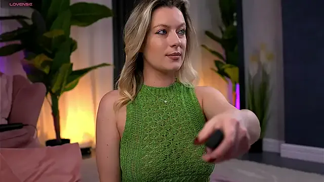 AnnastasiaMills — Doggy without panties 