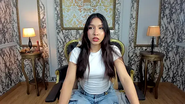 AuroraAddict — Striptease