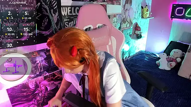 AuroraChannn — suck dildo  with the knees in floor 