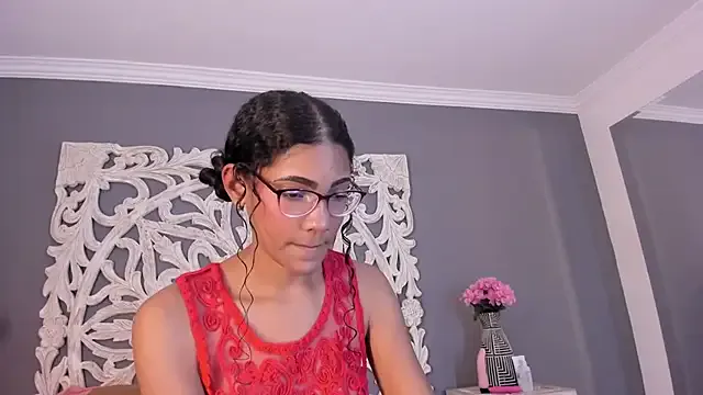 AuroraPinkk — body naked +dance