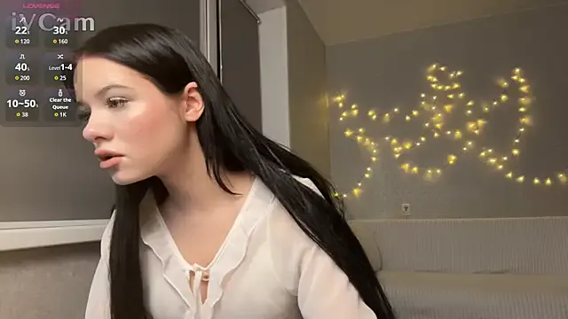 BeatriceMoonn — Tease lips with tounge