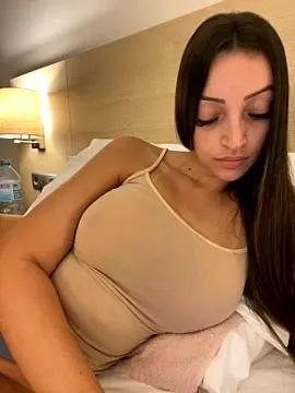 bellelouise from StripChat is Freechat