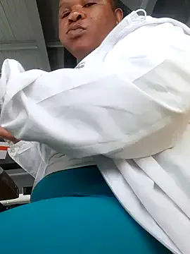 Bootyliciousbbw12 — Naked and squirt  public