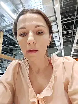 Brilliant-Queen1 — Nipple in mall...