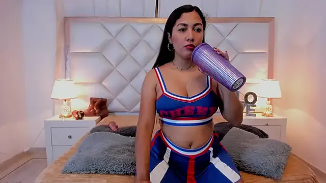 brittany069 — Spanks Ass "