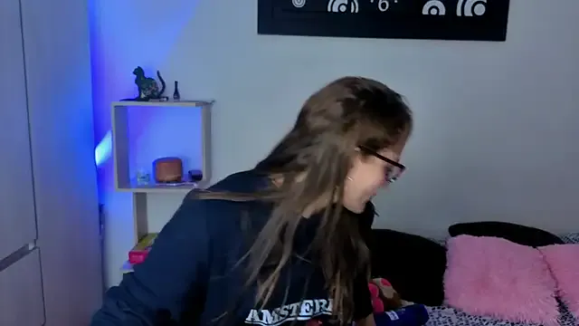 Camila-ventura — I show my sexy bra