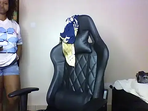 Avatar of Candii_wet_