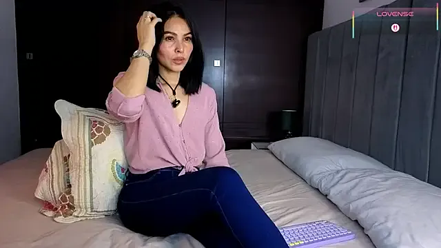 CarolineMuzgui — Make Me Squirt!