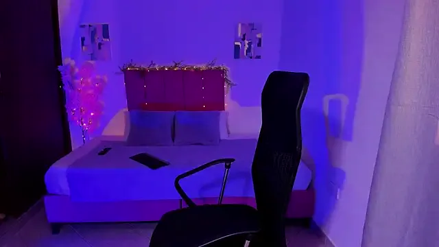 Avatar of Charlee_pink