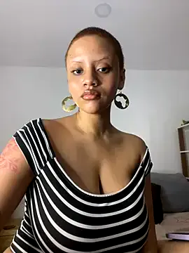 Avatar of Charlotee_