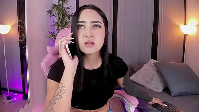 ChloeShade — Fingers in pussy