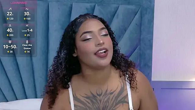 Cristal-Jonnes — Rub Pussy w Pillow 