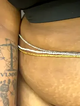 Avatar of Curveysinaa