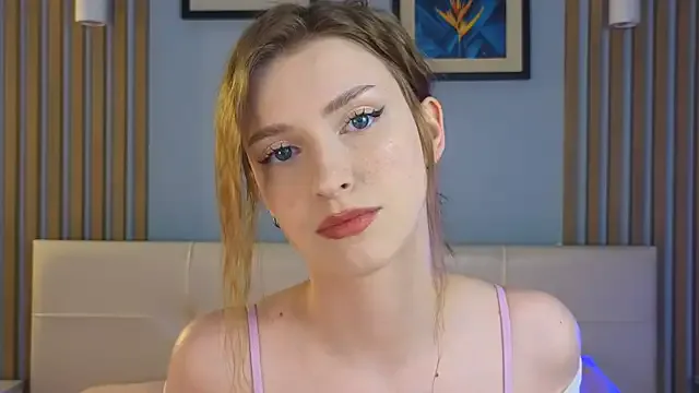 cuteloony — Lick my fingers close up