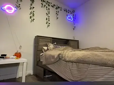 DirtyLittleKimberleigh — Ass spread + booty wink!!