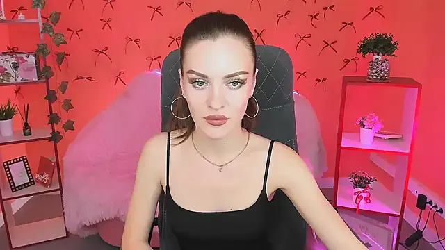 EdnaThomus — Will you please the girl??