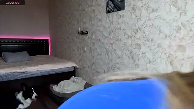 ElisabetLorney — feet close to cam <3