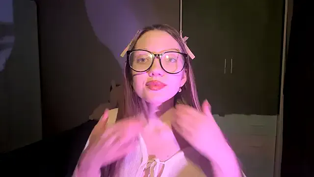 EmiIyKitty — Let's start the stream with titty play))