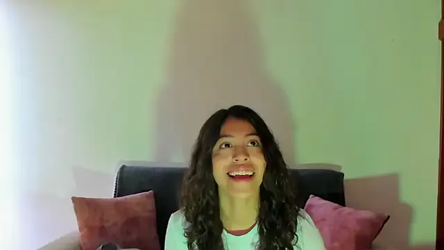 emily_jonessxx — pussy close cam