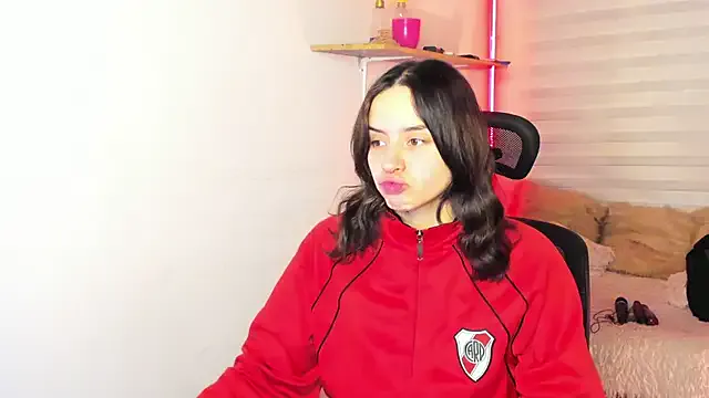 Emily_Lindey — Flash boobs