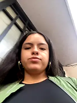 EmilyHarperr — Full dildo + firts squirt in public 