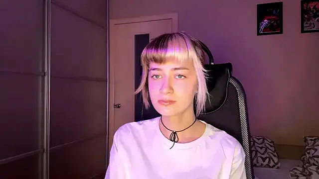 EmilySkyline — kiss