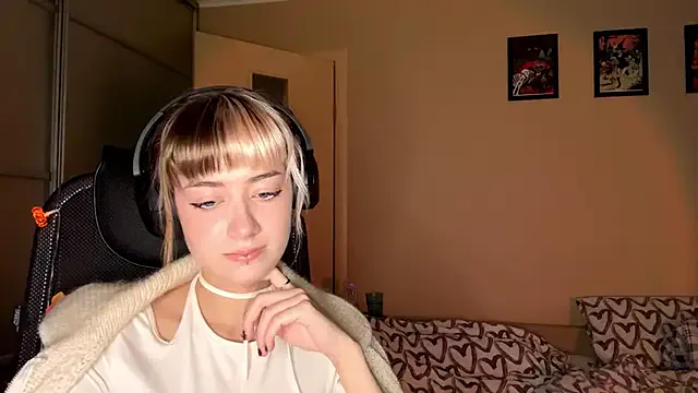 EmilySkyline — kiss