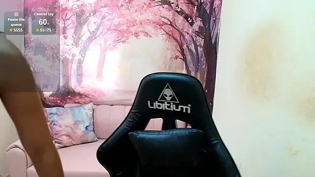 Emma_latinasexy18 — SHOW ASS ON DOGGY 