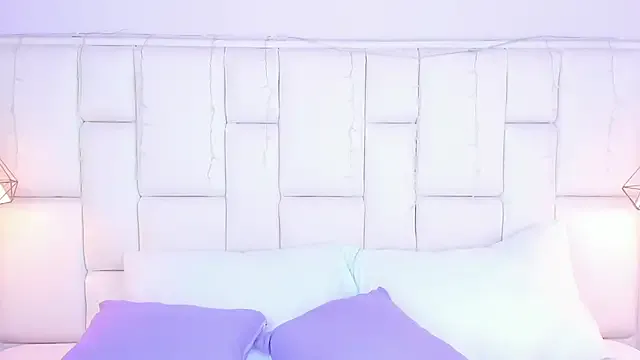 EmmaHolter — Take off panty+rub pussy