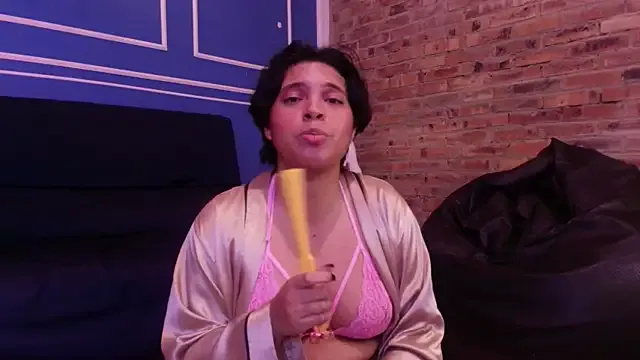 Emmapark_ — Doggy, take a look of my ass