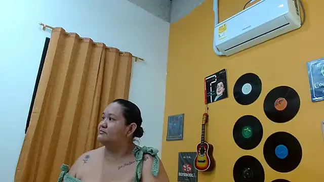 Avatar of evaleribigtits18