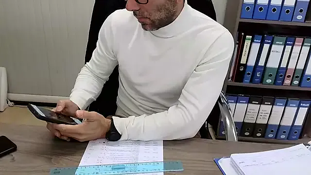 Evasionee — handjob e petto 1 minuto