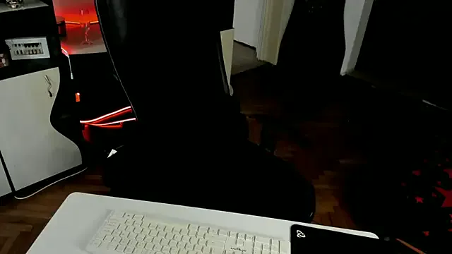 EvelynLexy — Show Naked Oil